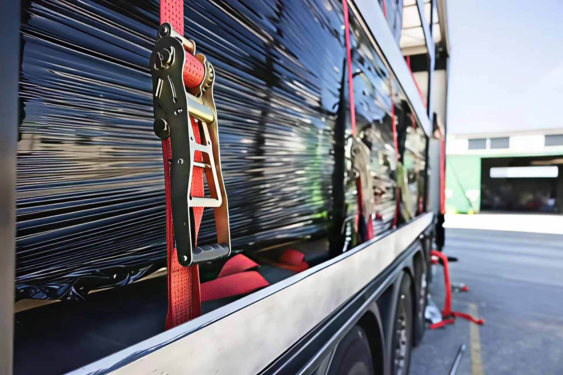 Dây đai Ratchet so với dây đai tời: Hướng dẫn của bạn về Securse tải thông minh hơn
